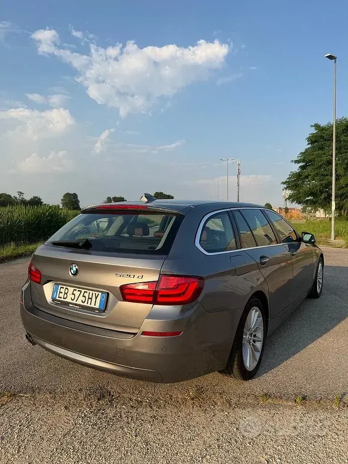 Usata BMW 520 184 CV (135 kW) 2010 Grigio Station wagon