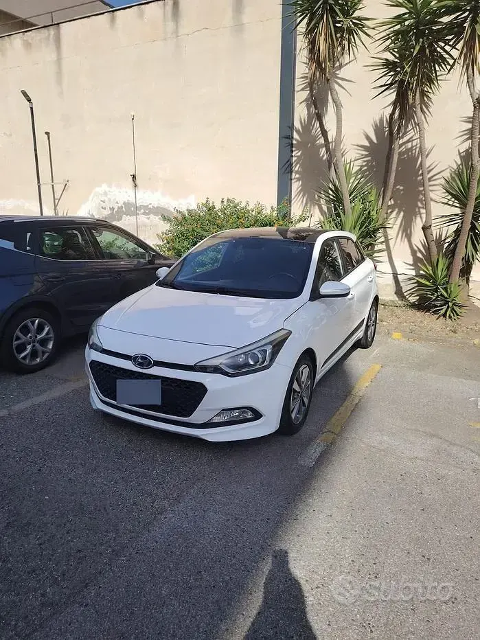 Usata Hyundai i20 75 CV (55 kW) 2016 Bianco Berlina