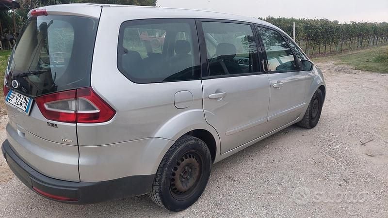 Begagnad Ford Galaxy 116 HK (85 kW) 2008 Grå Minibuss