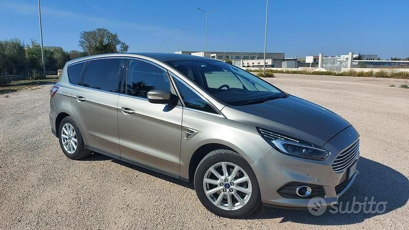 Usata 2016 Ford S-MAX S Monovolume | 13.900 € (Cara) - Immagine 1/4