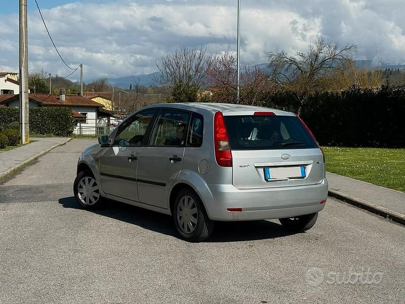 Usata Ford Fiesta 2004 Grigio Utilitaria