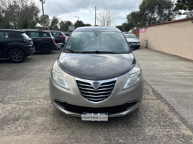 Usata Lancia Ypsilon Platinum 69 CV (50 kW) 2012 Grigio Utilitaria
