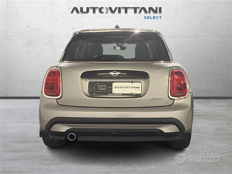 Usata Mini Cooper Essential 136 CV (100 kW) 2024 Grigio chiaro Utilitaria