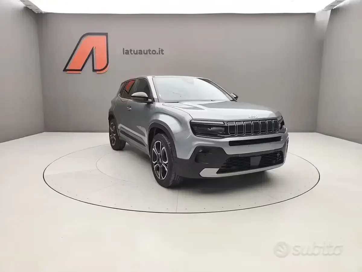 Käytetty Jeep Avenger Summit 101 HP (74 kW) 2025 Harmaa Katumaasturi