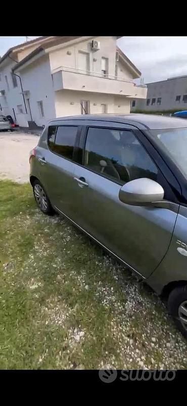 Usata Suzuki Swift 75 CV (55 kW) 2013 Grigio Utilitaria