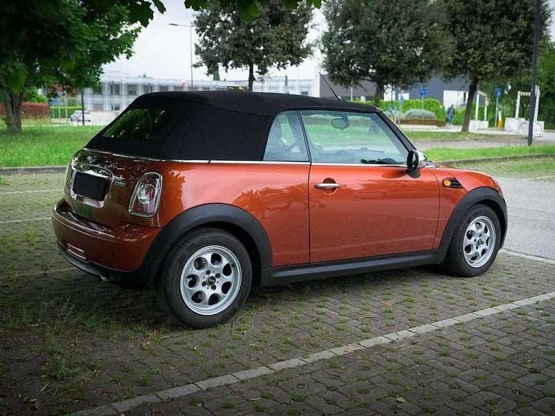 Usata Mini One Cabriolet 98 CV (72 kW) 2011 Arancione Cabrio