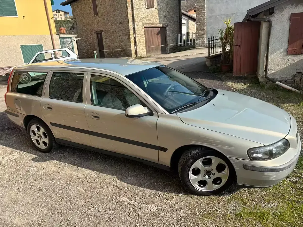 Usata Volvo V70 163 CV (119 kW) 2003 Grigio Station wagon