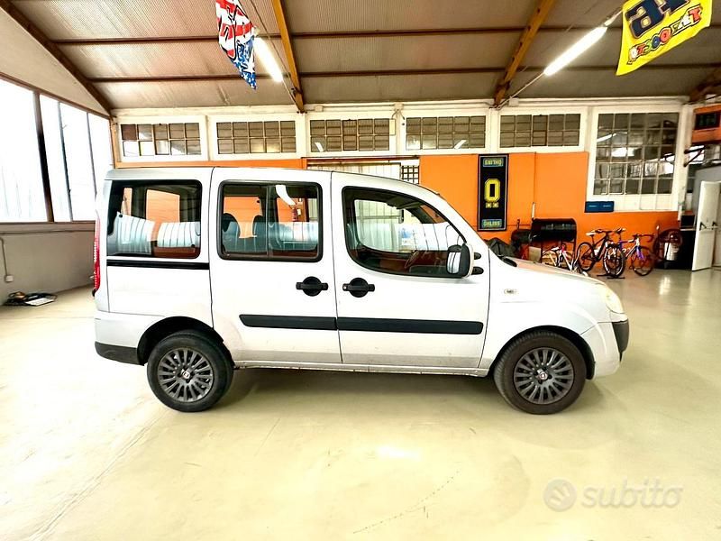 Usata Fiat Doblò 120 CV (88 kW) 2007 Grigio Monovolume