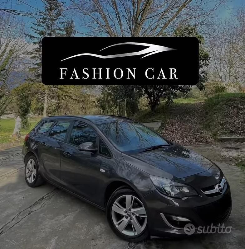 Usata Opel Astra 140 CV (102 kW) 2013 Grigio Station wagon