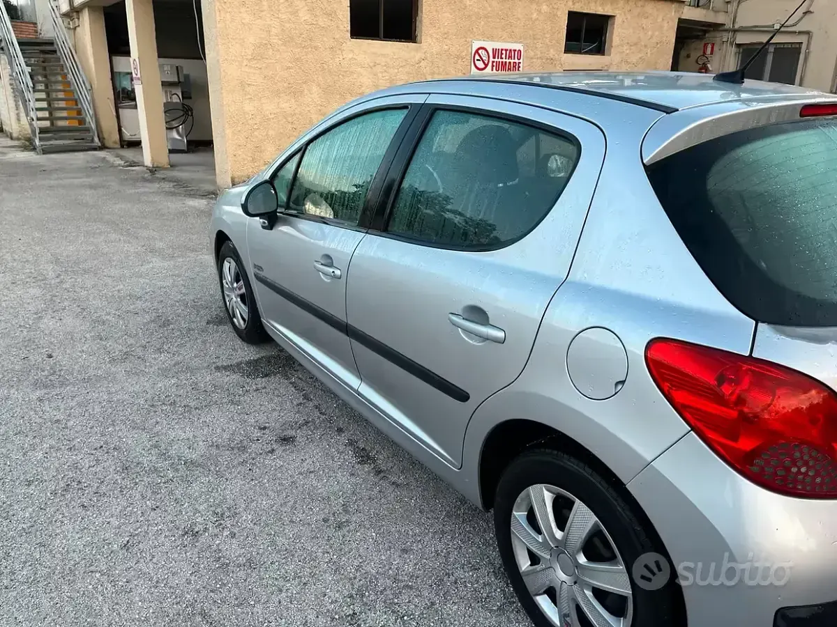 Usata Peugeot 207 68 CV (50 kW) 2008 Grigio Berlina