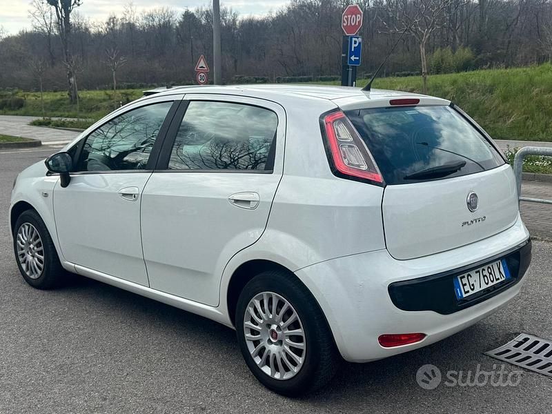 Usata Fiat Grande Punto 65 CV (47 kW) 2011 Bianco Utilitaria