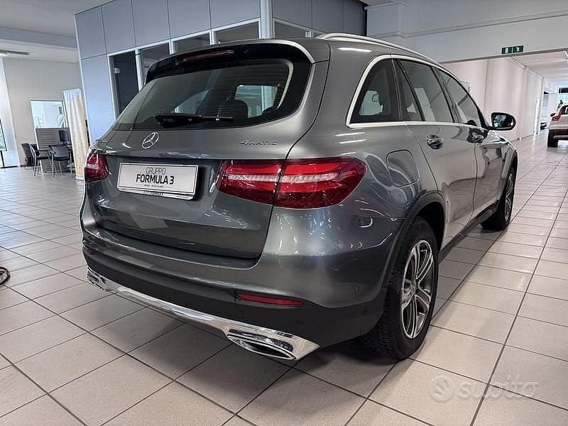 Usata Mercedes GLC250 204 CV (150 kW) 2018 Grigio SUV