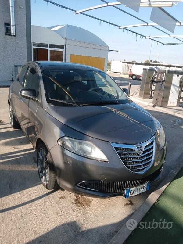 Usata Lancia Ypsilon 69 CV (50 kW) 2015 Utilitaria