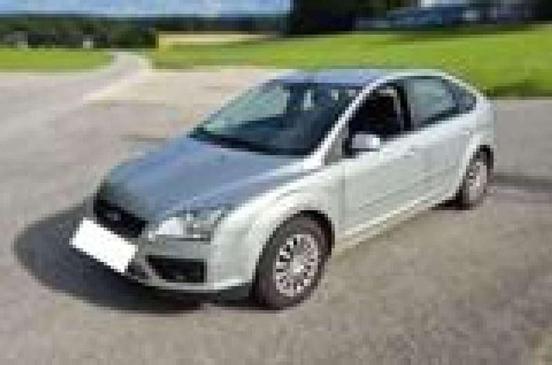 Grigio Usata 2008 Ford Focus Due volumi | 1950 € (Ottimo prezzo) - Immagine 1/4
