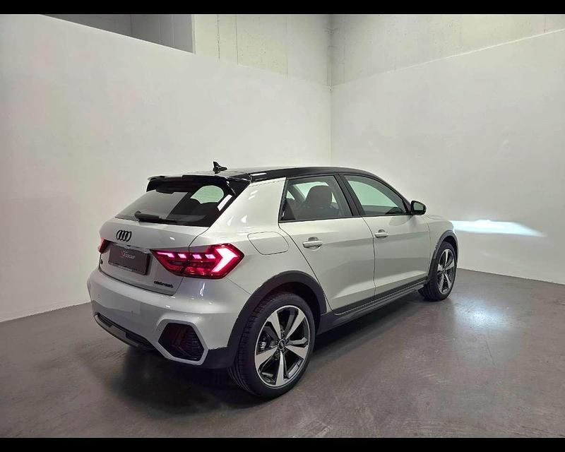 Nuova Audi A1 Ambiente 116 CV (85 kW) 2026 Argento cavo metallizzato nero SUV