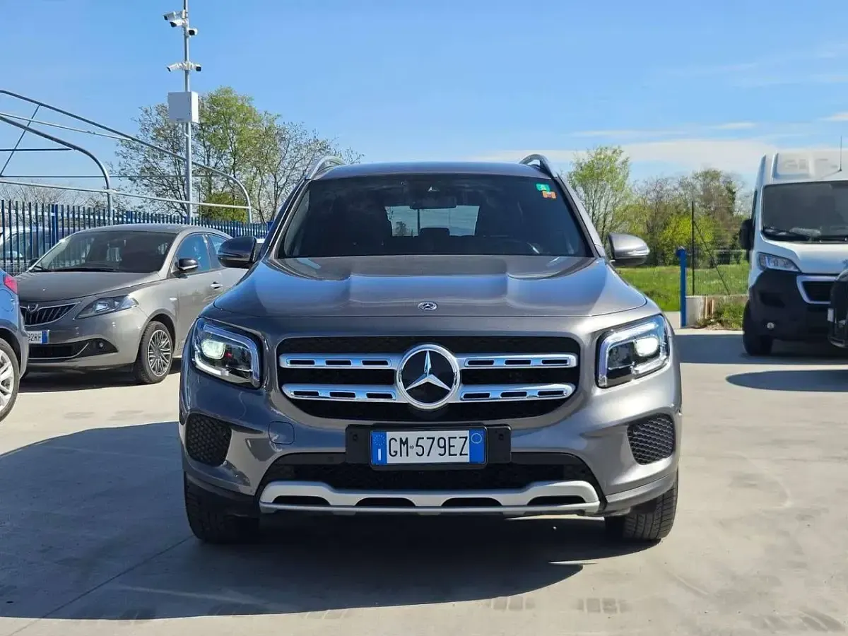 Usata Mercedes GLB200 Business 150 CV (110 kW) 2022 Grigio SUV