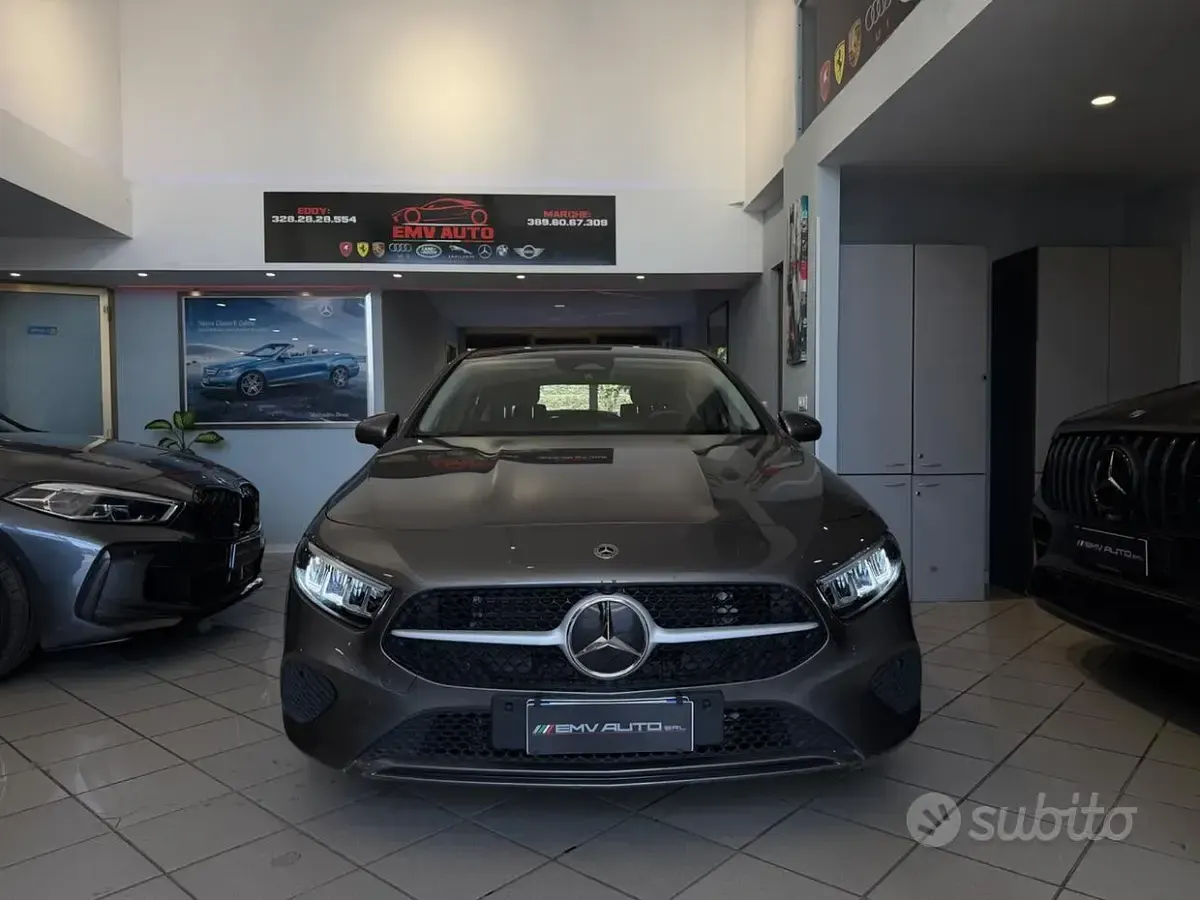 Usata Mercedes A180 AMG Line Premium 116 CV (85 kW) 2025 Grigio Berlina