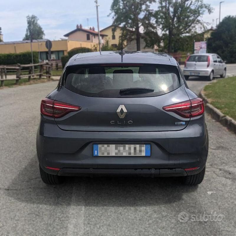 Usata Renault Clio V 140 CV (102 kW) 2021 Grigio Utilitaria