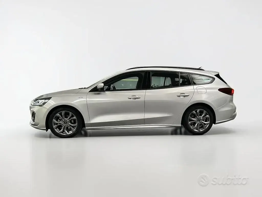 Usata Ford Focus ST-Line 116 CV (85 kW) 2023 Grigio Station wagon