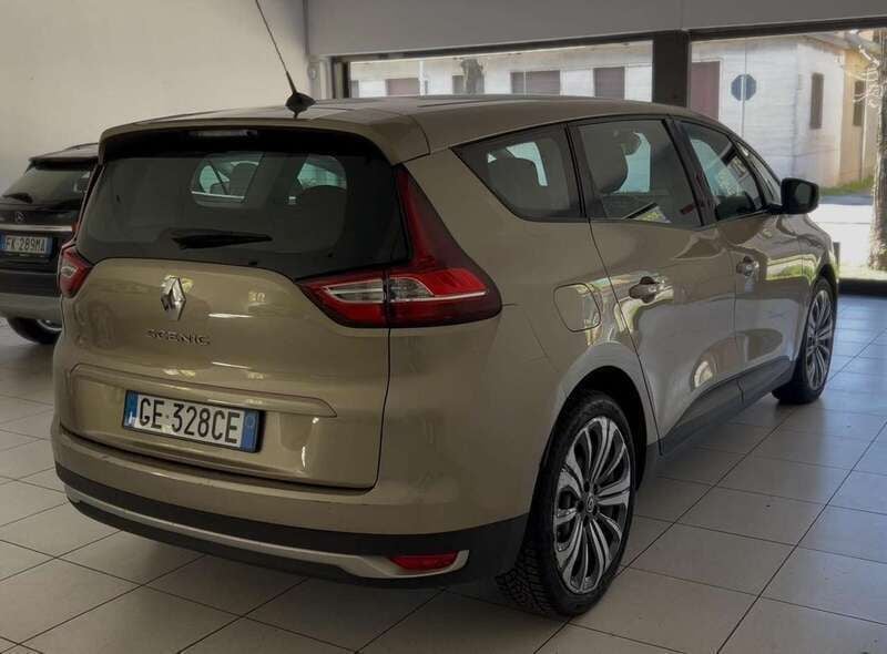 Usata Renault Grand Scénic IV 120 CV (88 kW) 2021 Oro Monovolume