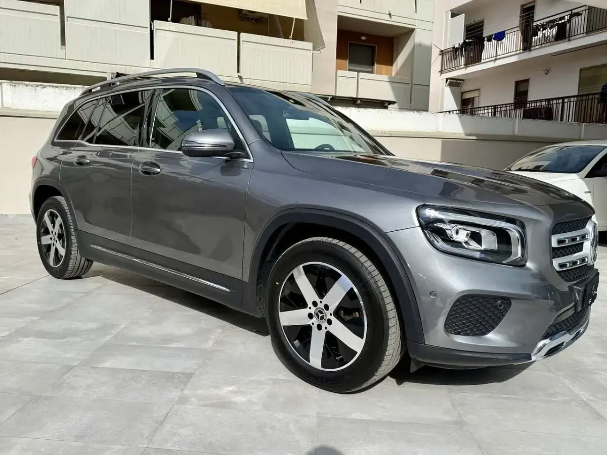Usata Mercedes GLB200 150 CV (110 kW) 2020 Grigio SUV