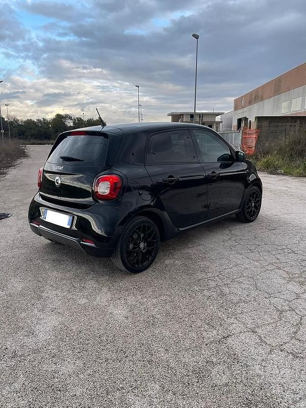 Usata Smart ForFour 71 CV (52 kW) 2019 Nero Utilitaria