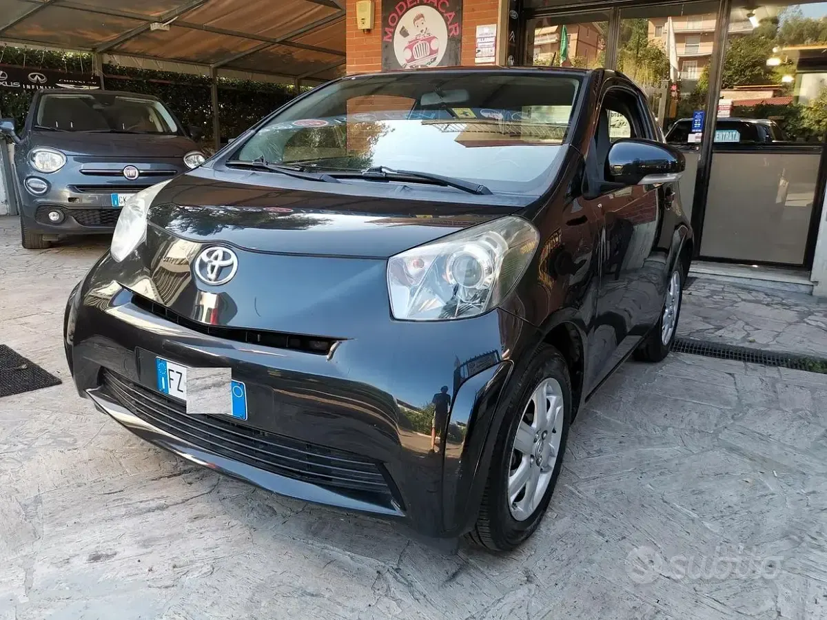 Usata Toyota iQ Active 68 CV (50 kW) 2013 Nero Utilitaria