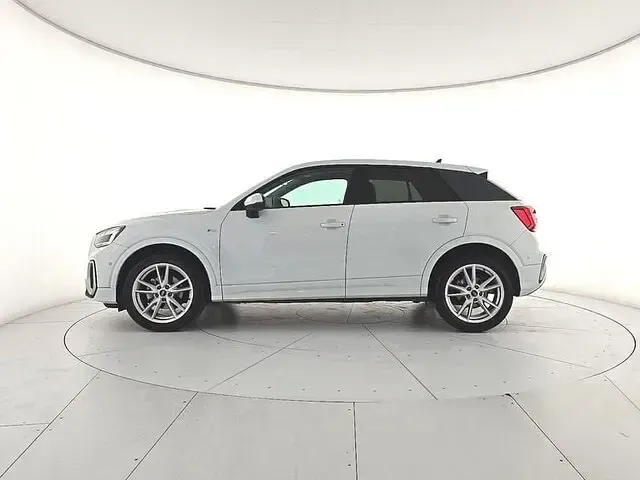 Usata Audi Q2 S-Line 150 CV (110 kW) 2025 Bianco ghiaccio metallizzato SUV