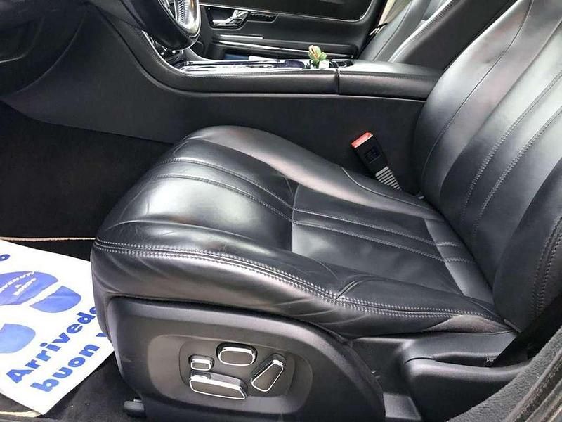 Usata Jaguar XJ Premium Luxury 275 CV (202 kW) 2010 Nero Berlina