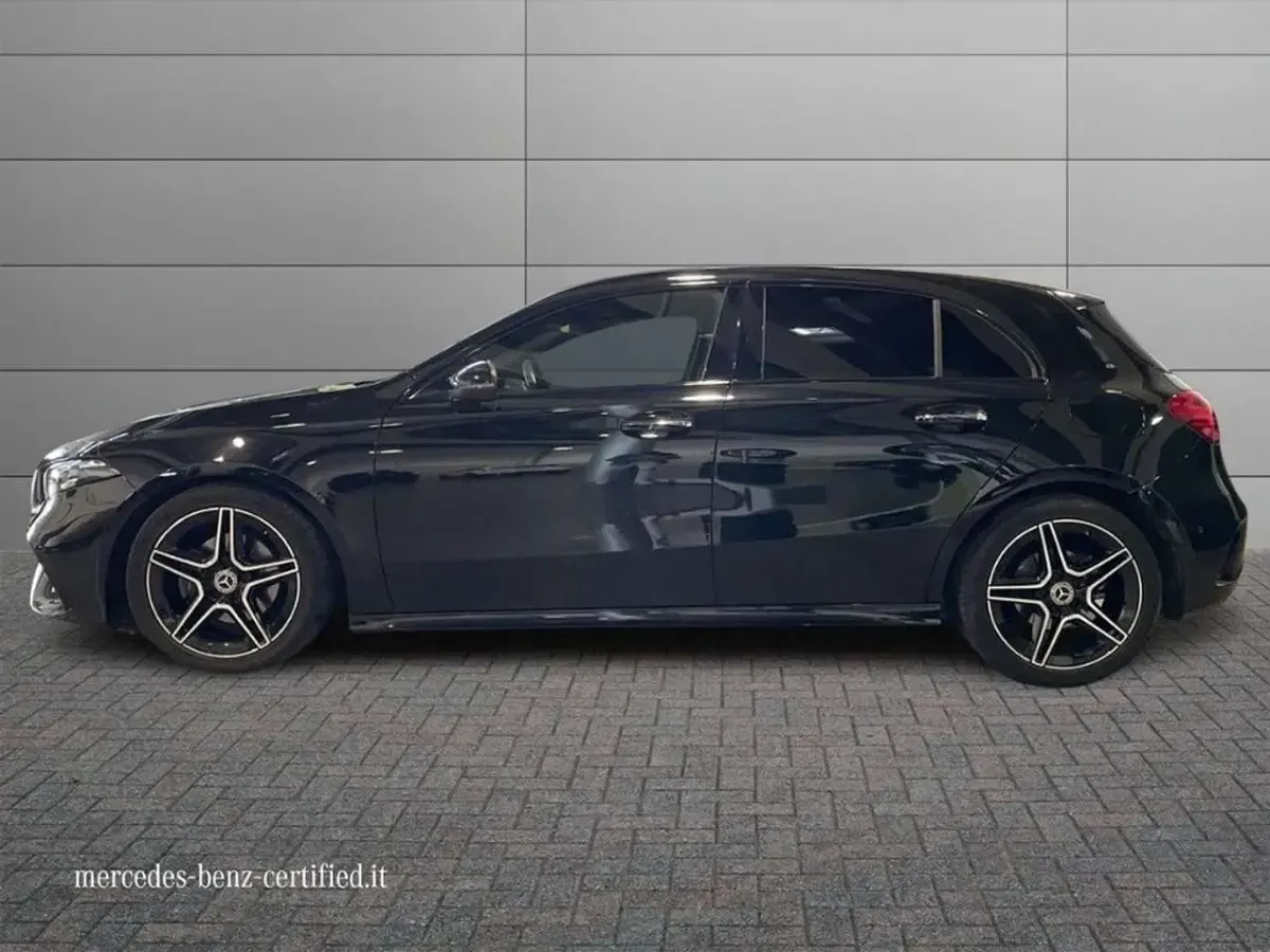 Usata Mercedes A200 Advanced Plus 150 CV (110 kW) 2023 Vernice nero cosmo Berlina