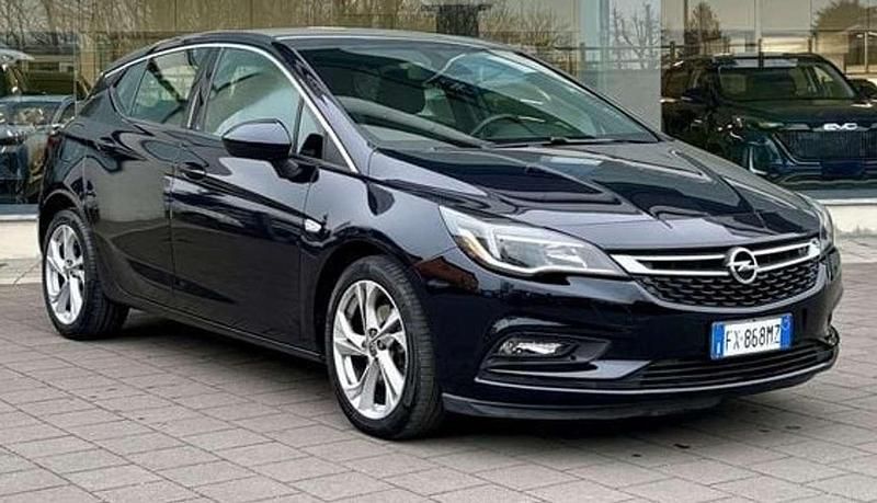 Usata 2019 Opel Astra Dynamic Berlina | 11.999 € (Buon prezzo) - Immagine 1/3