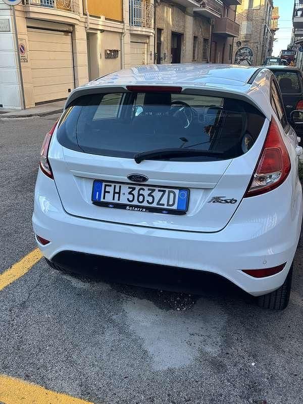 Usata Ford Fiesta 95 CV (69 kW) 2017 Bianco Berlina
