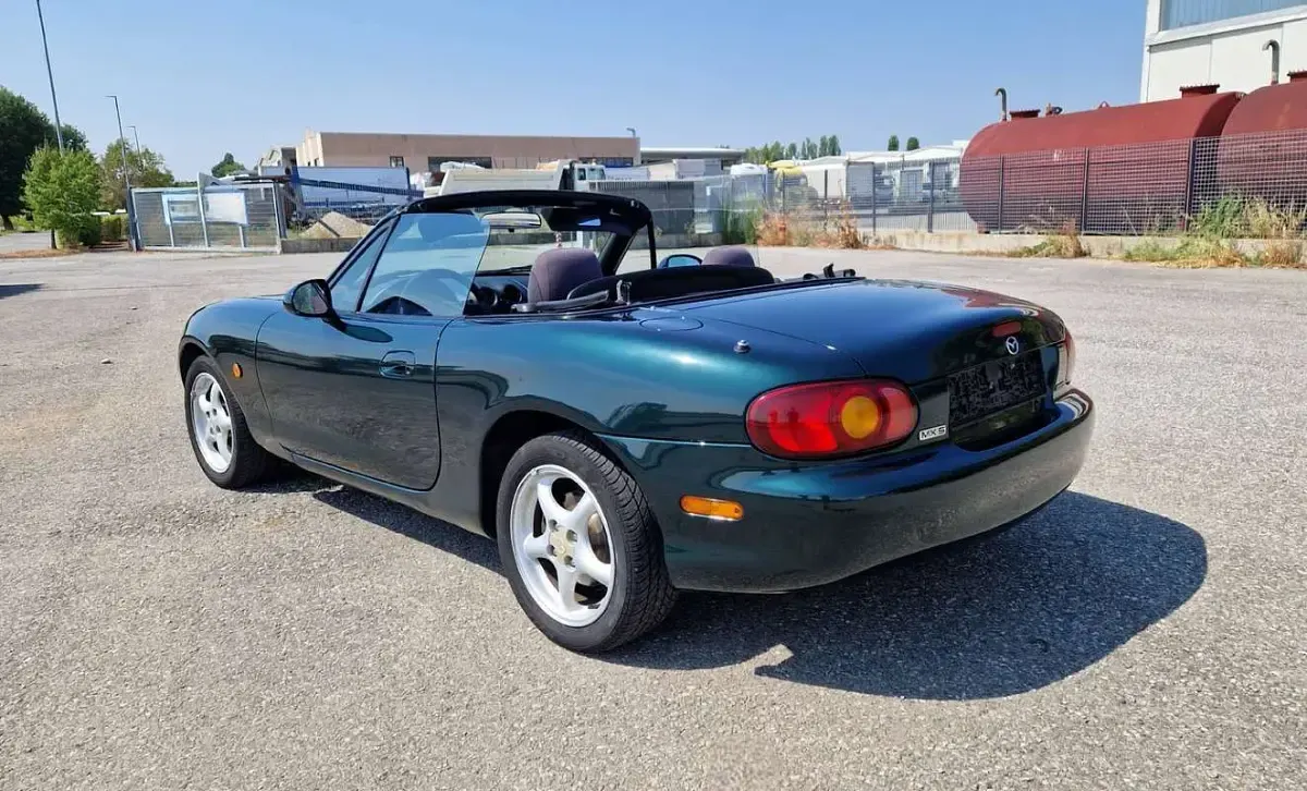 Usata Mazda MX5 140 CV (102 kW) 1998 Verde Cabrio