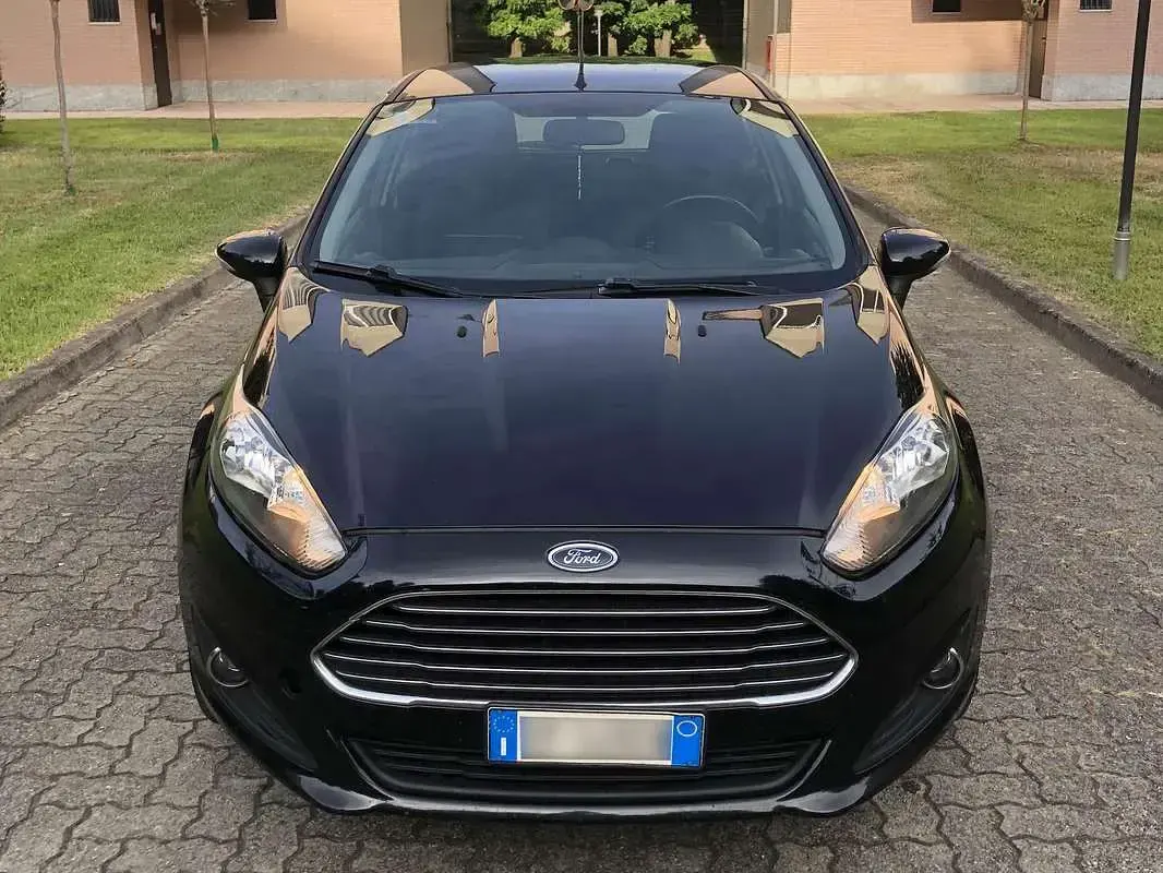 Usata Ford Fiesta 75 CV (55 kW) 2013 Nero Berlina