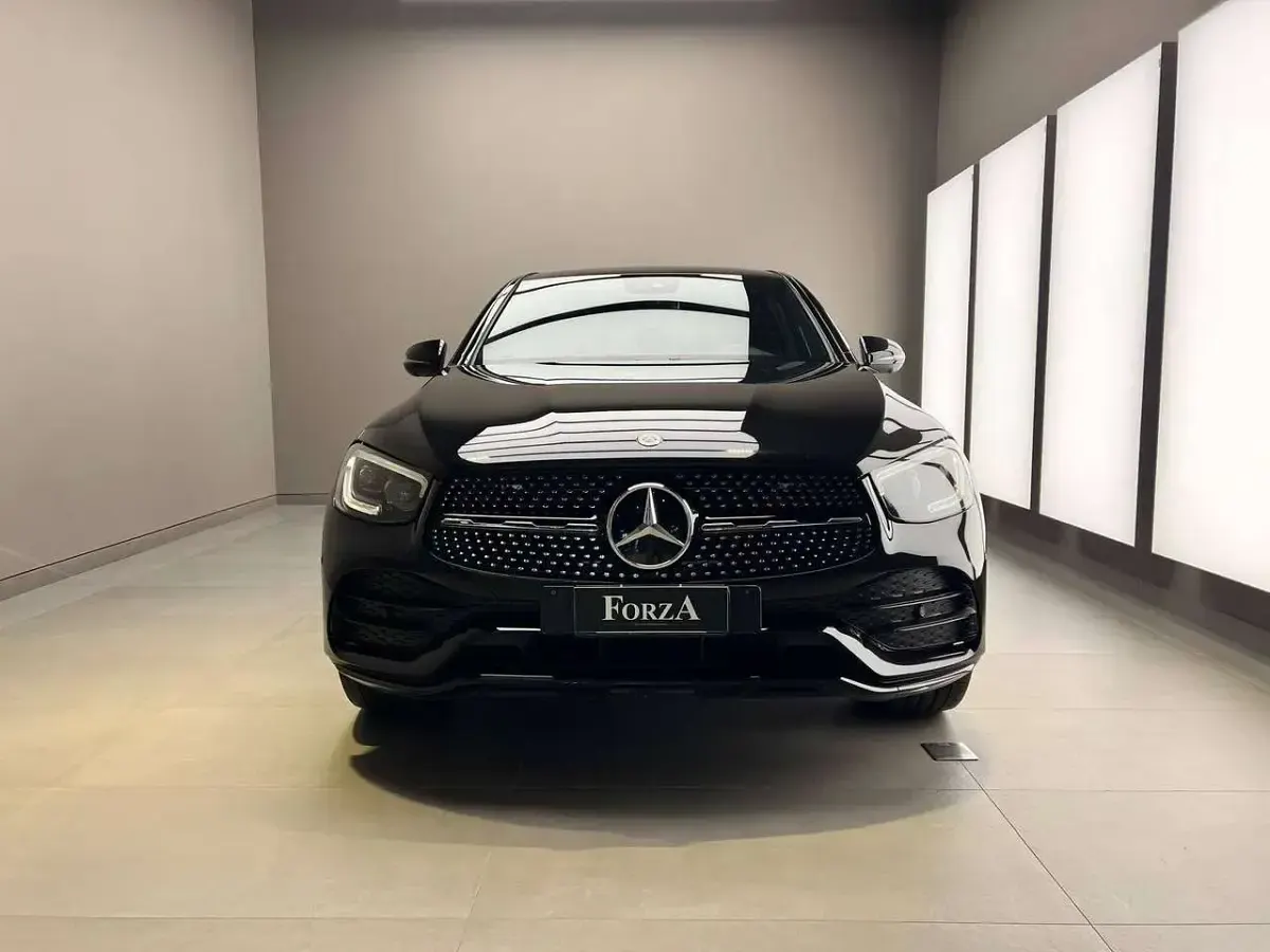 Usata Mercedes GLC220 194 CV (142 kW) 2020 Obsidian black SUV