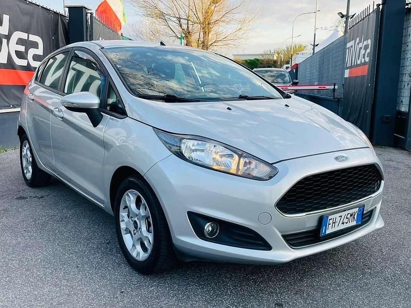 Usata Ford Fiesta Titanium 95 CV (69 kW) 2017 Grigio Berlina