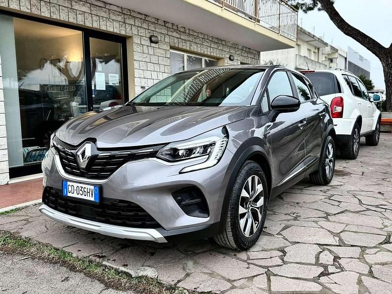 Usata Renault Captur Zen 101 CV (74 kW) 2020 Grigio SUV