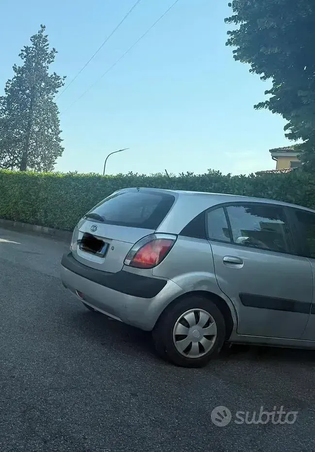 Usata Kia Rio 97 CV (71 kW) 2007 Grigio Berlina
