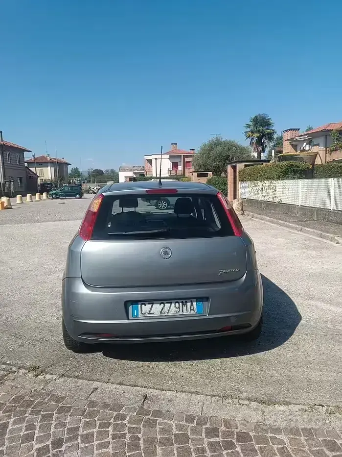 Usata Fiat Grande Punto 75 CV (55 kW) 2006 Grigio Utilitaria