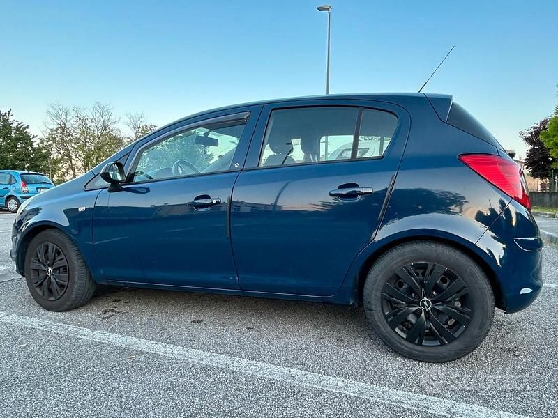 Blu Usata 2012 Opel Corsa Due volumi | 4200 € (Buon prezzo) - Immagine 1/4