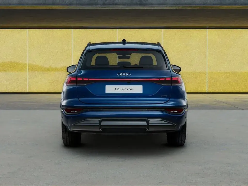 Uusi Audi Q6 e-tron S-Line 225 kW (306 HP) 2026 Sininen Katumaasturi