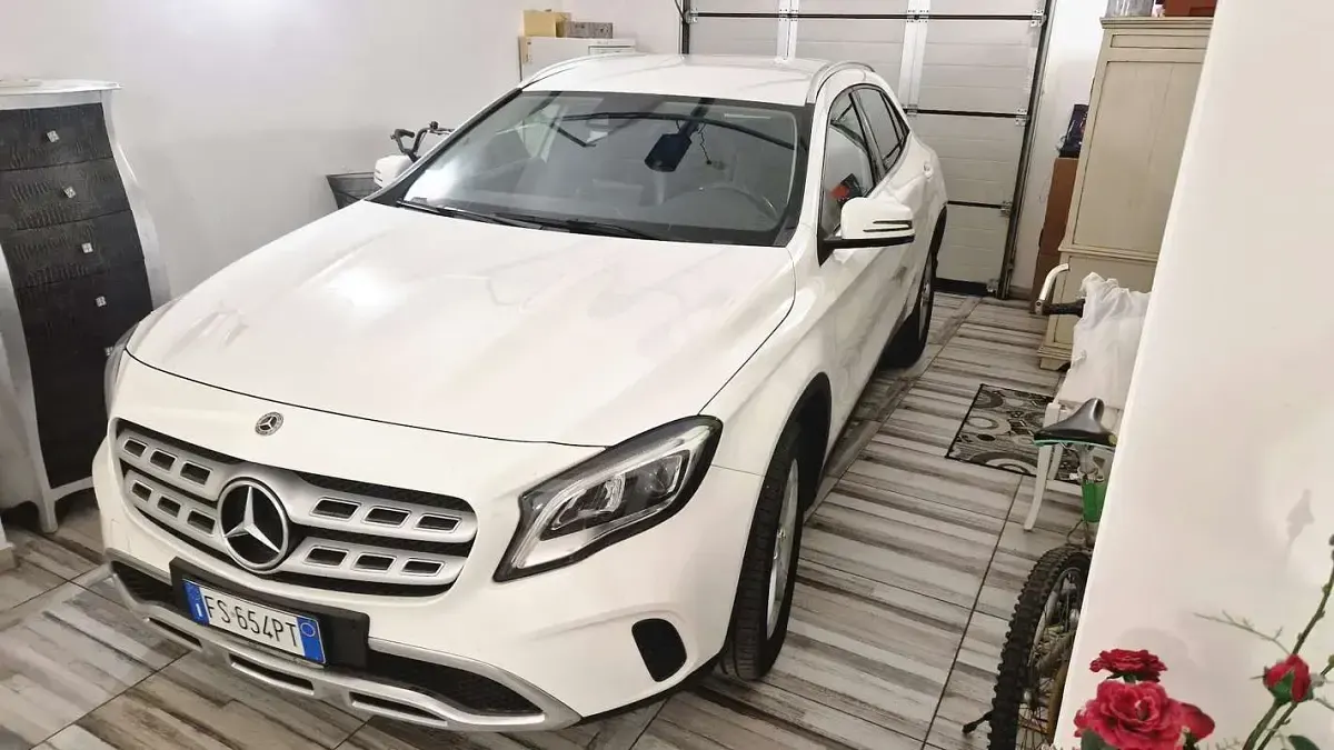 Usata Mercedes GLA200 136 CV (100 kW) 2018 Bianco SUV