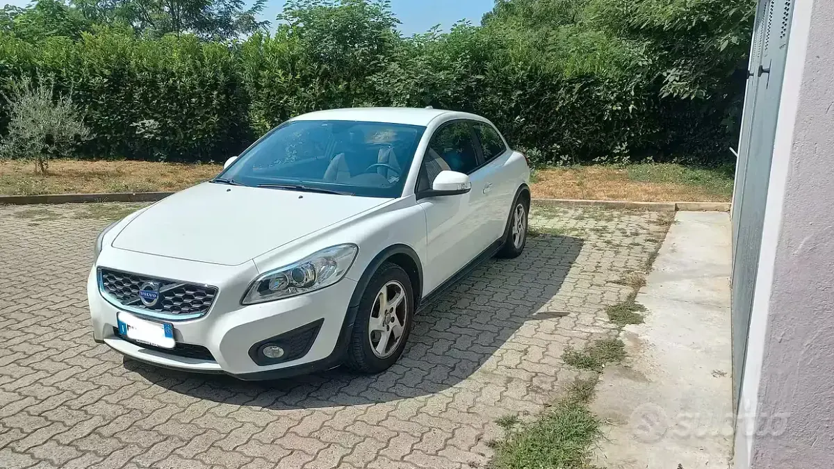 Usata Volvo C30 115 CV (84 kW) 2012 Bianco Utilitaria