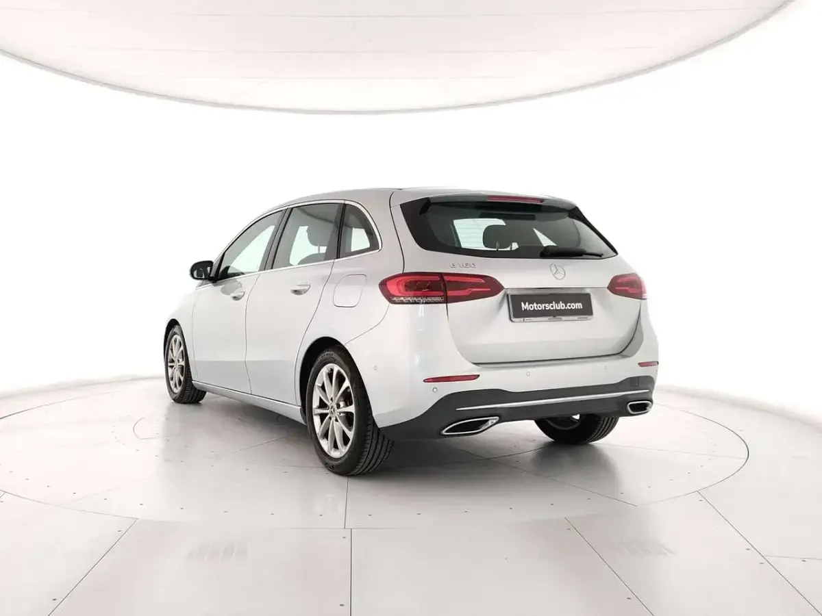 Usata Mercedes B160 109 CV (80 kW) 2019 Argento Utilitaria