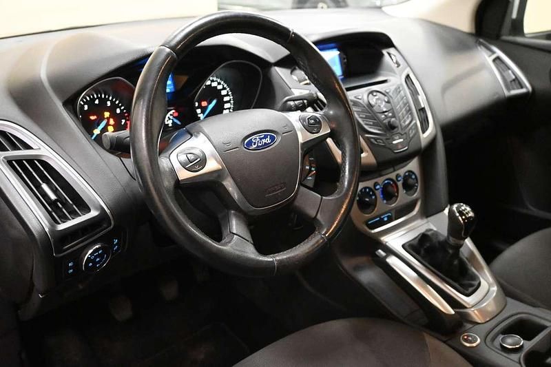 Usata Ford Focus 120 CV (88 kW) 2013 Grigio Station wagon