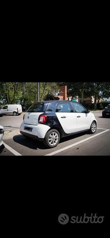 Usata Smart ForFour 75 CV (55 kW) 2018 Utilitaria