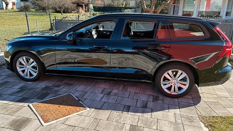 Usata Volvo V60 150 CV (110 kW) 2020 Nero Station wagon