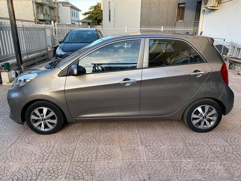 Usata Kia Picanto Active 69 CV (50 kW) 2016 Marrone Utilitaria