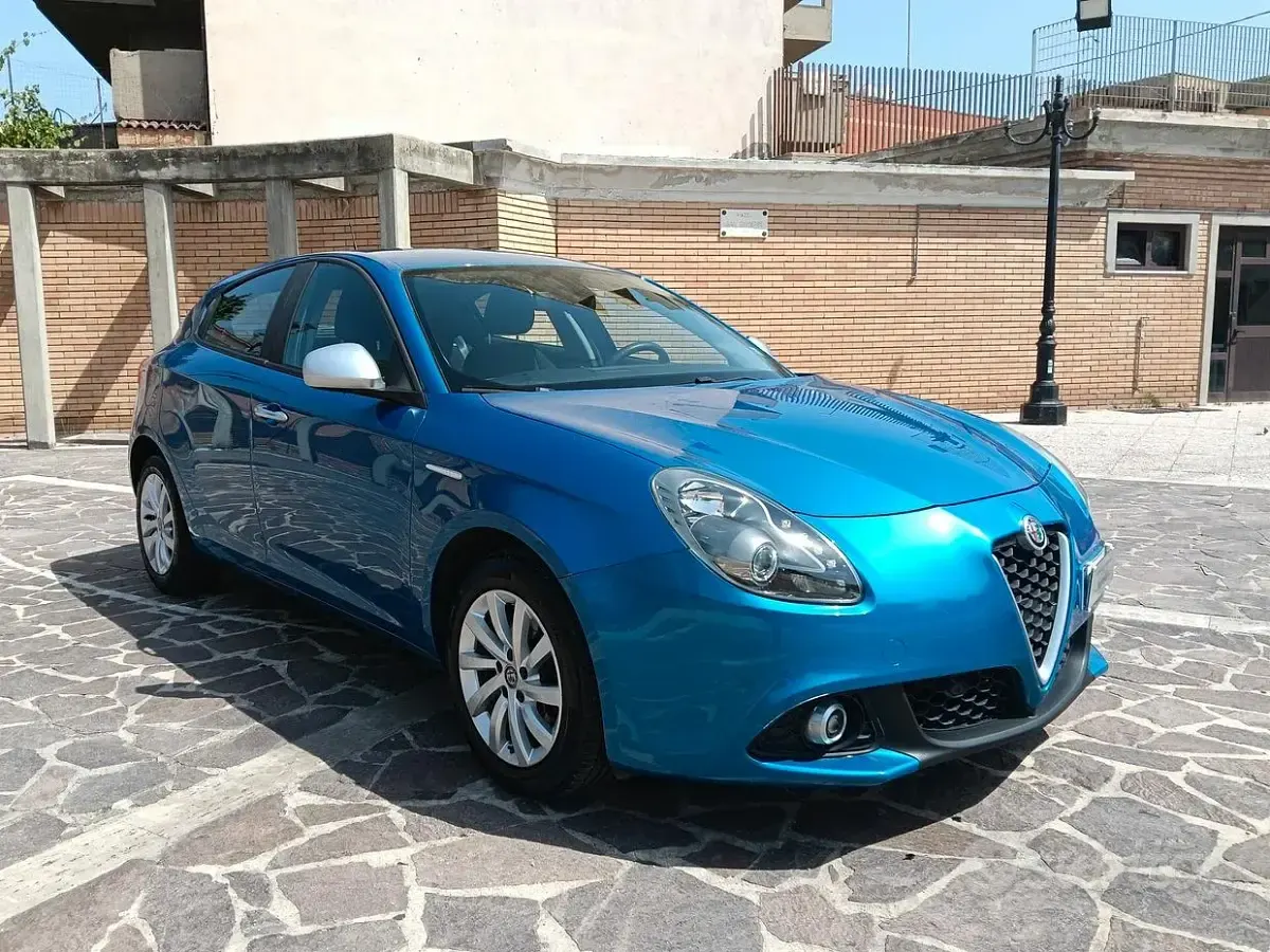 Usata Alfa Romeo Giulietta Business 120 CV (88 kW) 2018 Blu Utilitaria