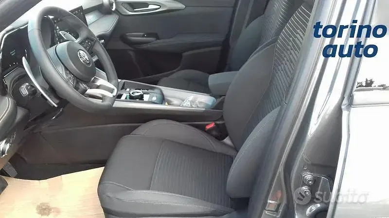Neu Alfa Romeo Tonale 130 PS (95 kW) 2026 Weiß SUV